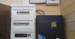 Установка и подключение стабилизаторов напряжения от 570 руб в Мценске - ЭлектроМцн