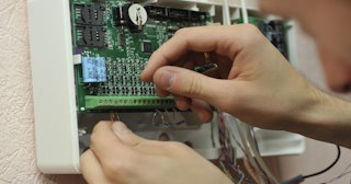 Монтаж аварийных сигнализаций от 3105 руб. в Мценске